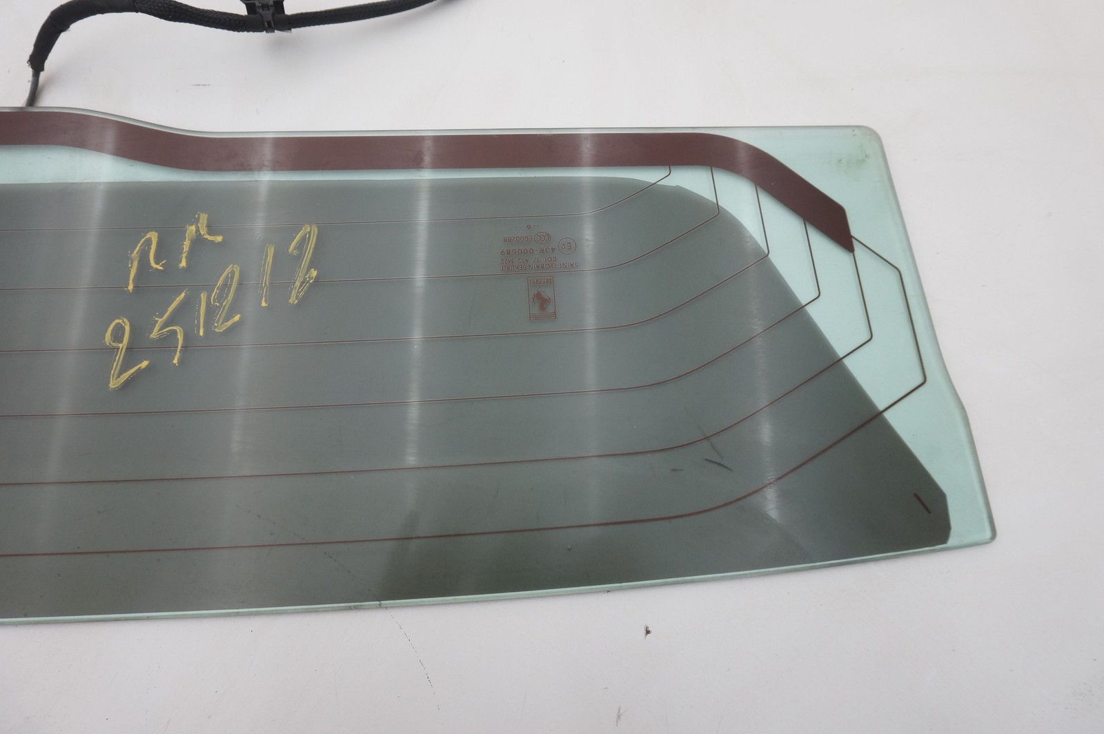 Rear Back Window Glass OEM 82202400 Ferrari 488 Spider 2017