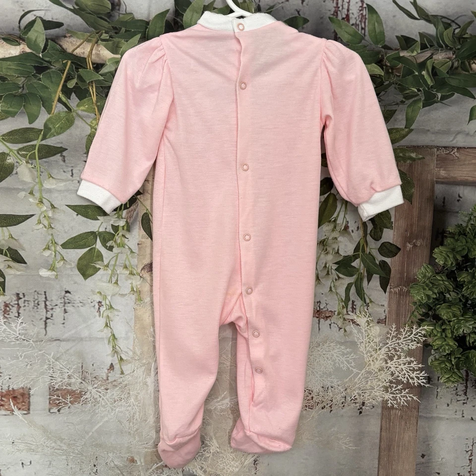 Dormitório de renda rosa infantil vintage IZOD Lacoste tamanho M 12-18 libras. Pijamas com pés - Imagem 4 de 4