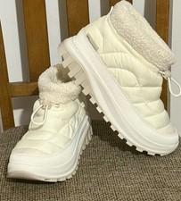 Columbia Women's Slopeside Village Omni-Heat Mid Boots Size 10