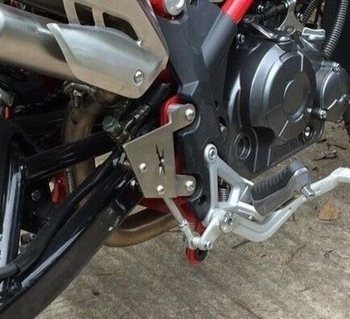 Benelli TNT 125 Pillion Peg Delete Brackets pair Passenger Footpeg removal Foto 2 de 4