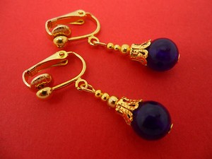 Authentic A PAIR OF SHORT DANGLY PURPLE AMETHYST JADE GOLD PLATED CLIP ON EARRINGS.