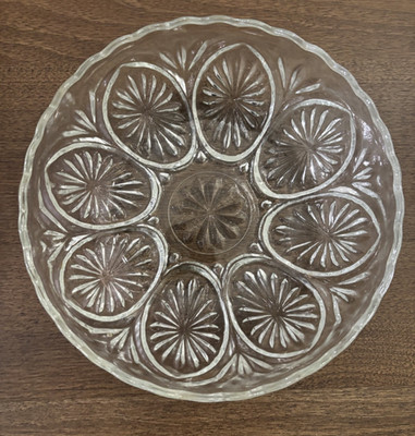 Vintage Anchor Hocking Medallion 8in Clear Glass Bowl EUC
