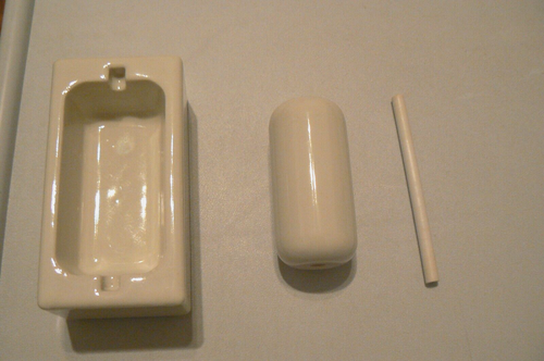 Vintage Wilson Jones No. 06 White Porcelain Stamp & Envelope Moistener - Picture 7 of 9