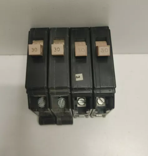 LOT OF 4 GUARANTEED! CUTLER-HAMMER 30A 120/240V 1-POLE CIRCUIT BREAKERS CH130