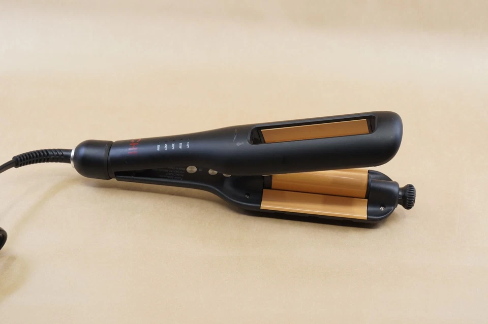 CHI Multi-Wave Styler - Hairstyles with Adjustable Barrel for Customizable Waves - Image 2 of 4