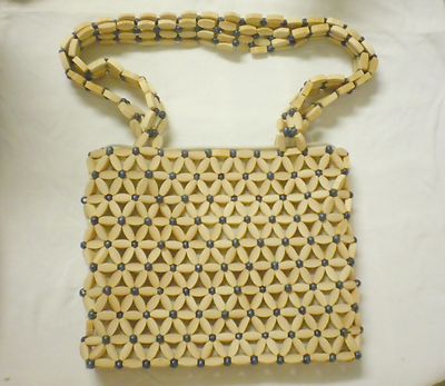 Liang Quan Wooden Bead Flower Design Zippered Purse