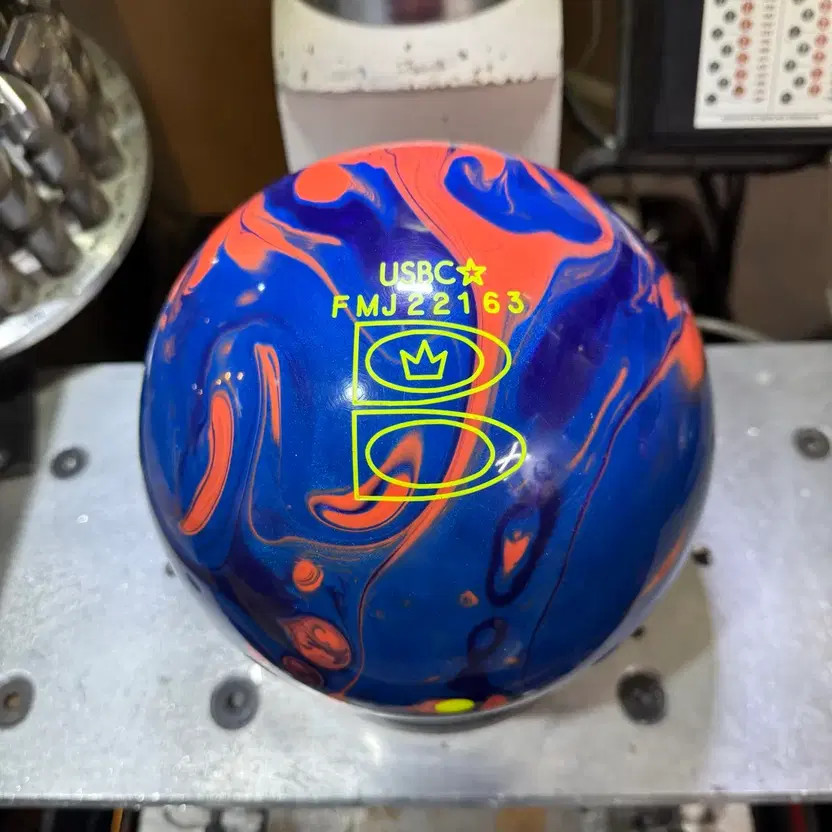 Brunswick Cutting Edge Hybrid Bowling Ball - 15 lbs