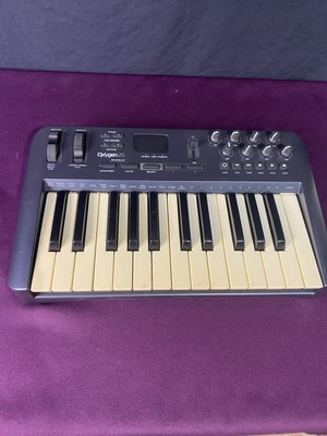 M-Audio Oxygen 25 3rd Gen 25-Key Keyboard Controller With ￼ Sustain ￼pedal
