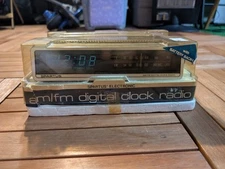 Vintage Spartus Blue Light Alarm Clock Wood Grain Battery Reserve Model 0110-61