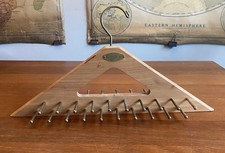 WOODLORE Organizador de armario para colgar corbata/cinturón de madera de cedro - 40 ganchos y clavijas de latón