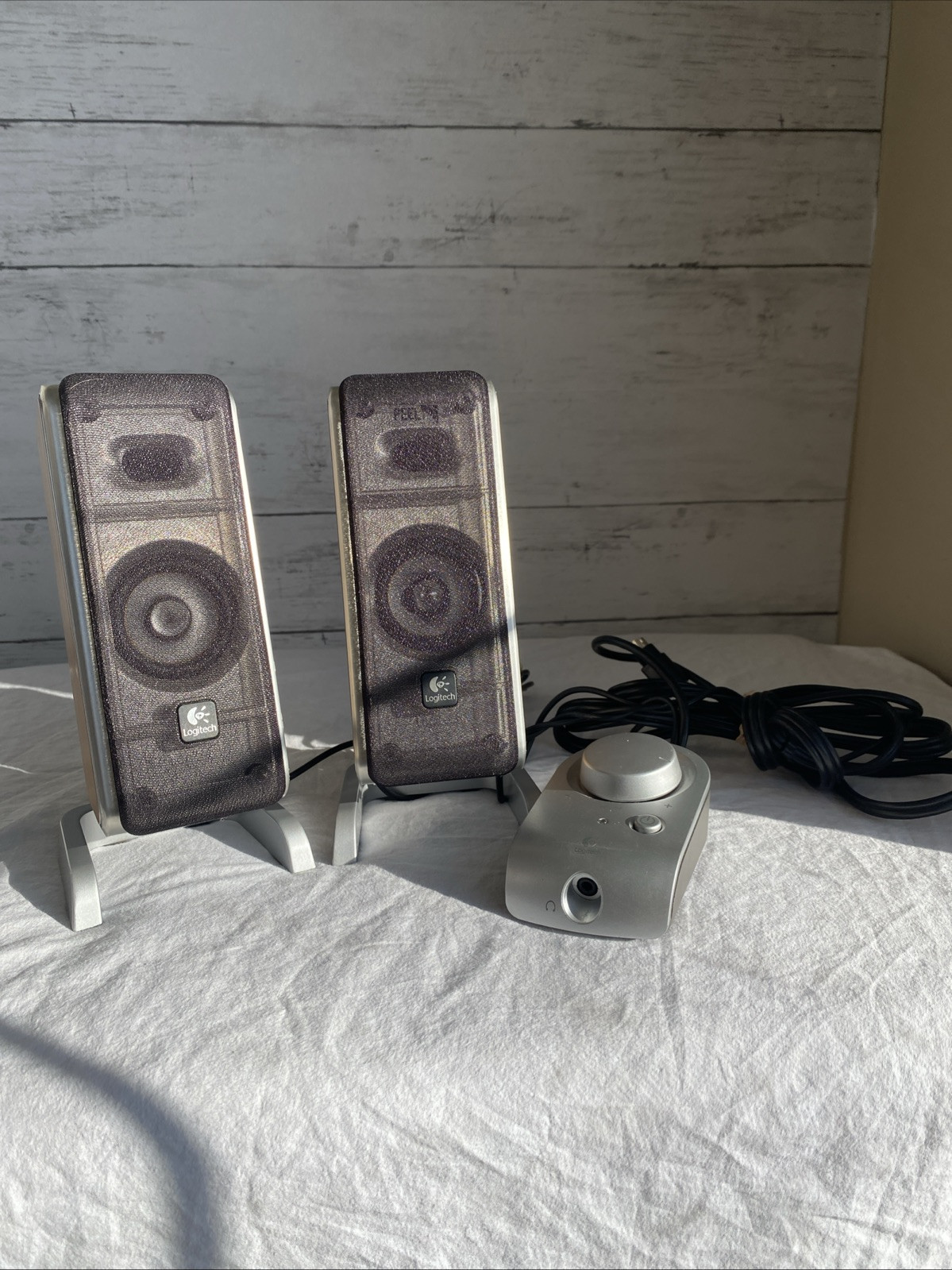 Logitech Z3 Wood Grained Computer  Speakers w/ Wired Remote L/R