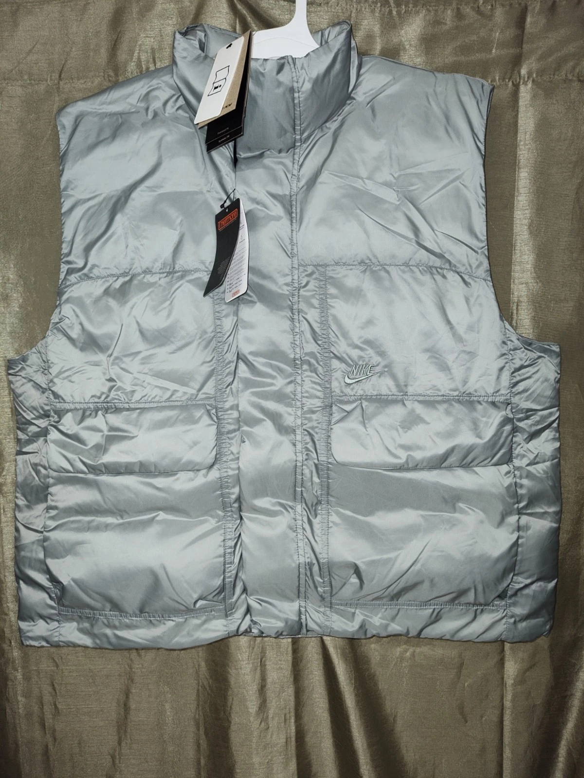 NWT Men's Size Medium Nike Thermore Puffer Vest Green ThermaFit DV9972-330