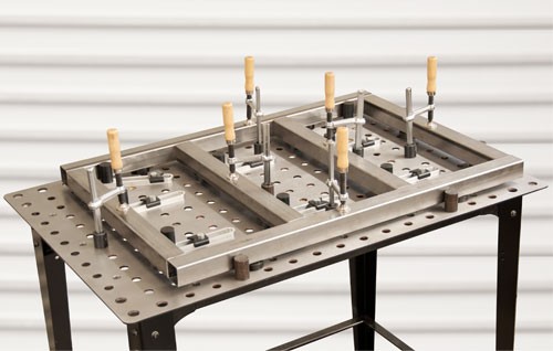 Fixation de tubes carrés FixturePoint éliminez les défauts d'alignement avec ce kit de bridage