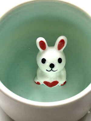 Japanischer Stil Porzellan 3D Cutie Hase in einem weißen Becher mit Deckel & Löffel Geschenkset