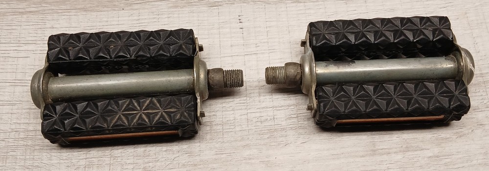 Vintage Schwinn Approved Pedals Waffle Block 1/2