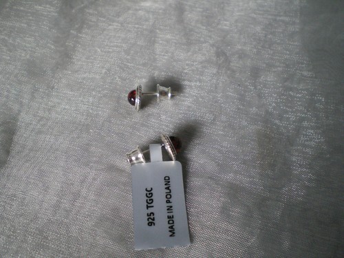Baltic Cherry Amber stud earrings, 4.5mm round, 1.2 grams of 925 Sterling Silver - Picture 9 of 10