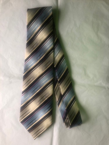 Giorgio Armani - Designer Men’s Silk Tie - Hand Made In Italy - Superb - Picture 10 of 11