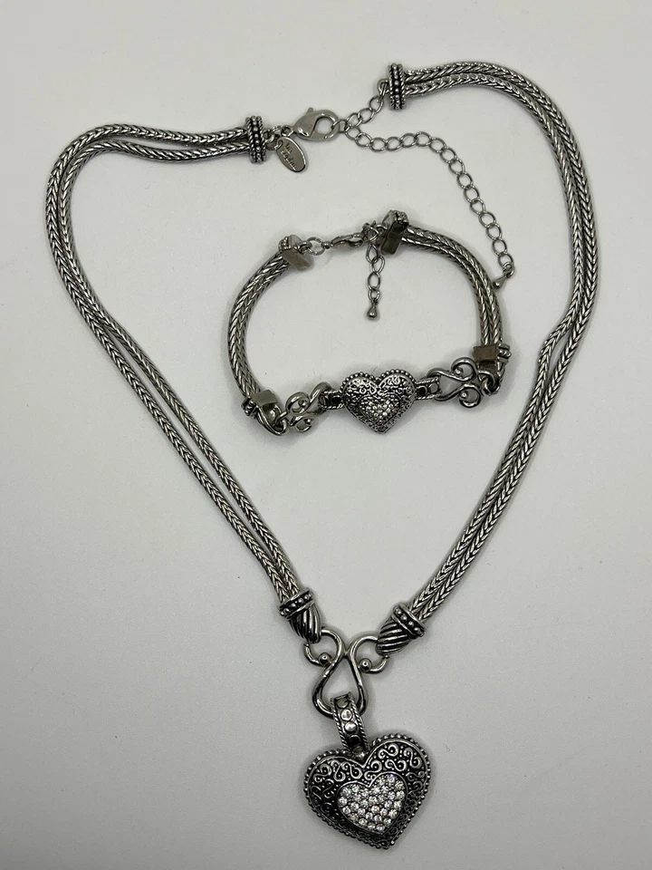 Pulsera Collar Lia Sophia “Love Dust” Demi Parure Corazón Pavimentado Tono Plata Usado en Excelente Condición Foto 3 de 4