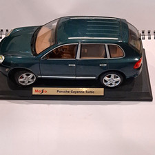 Maisto Porsche Cayenne Turbo Green Diecast Model Car Display Base 10" long