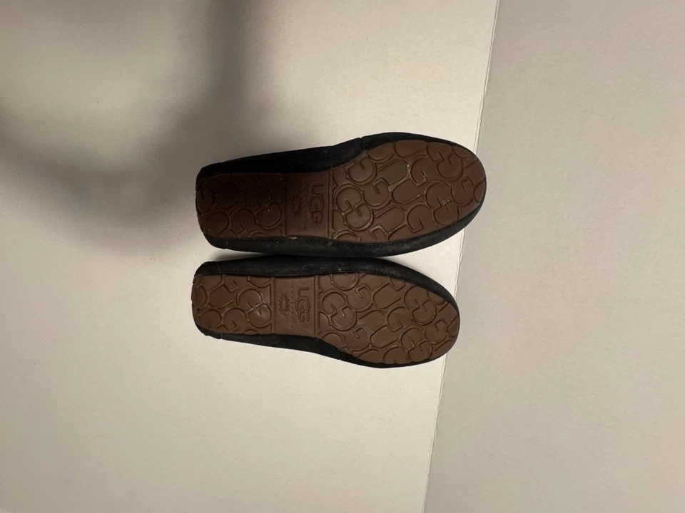 Mocasines para mujer UGG Ansley - negros, EE. UU. 9 Foto 2 de 4