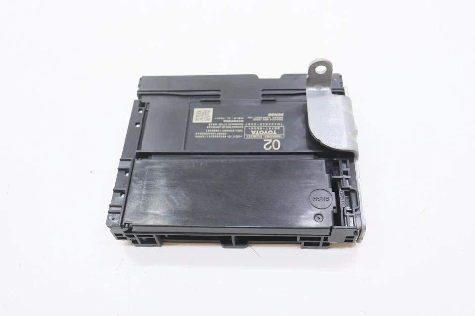 2020 - 2021 TOYOTA TUNDRA TELEMATICS COMMUNICATION CONTROL MODULE OEM 867410E061 - Image 3 of 4