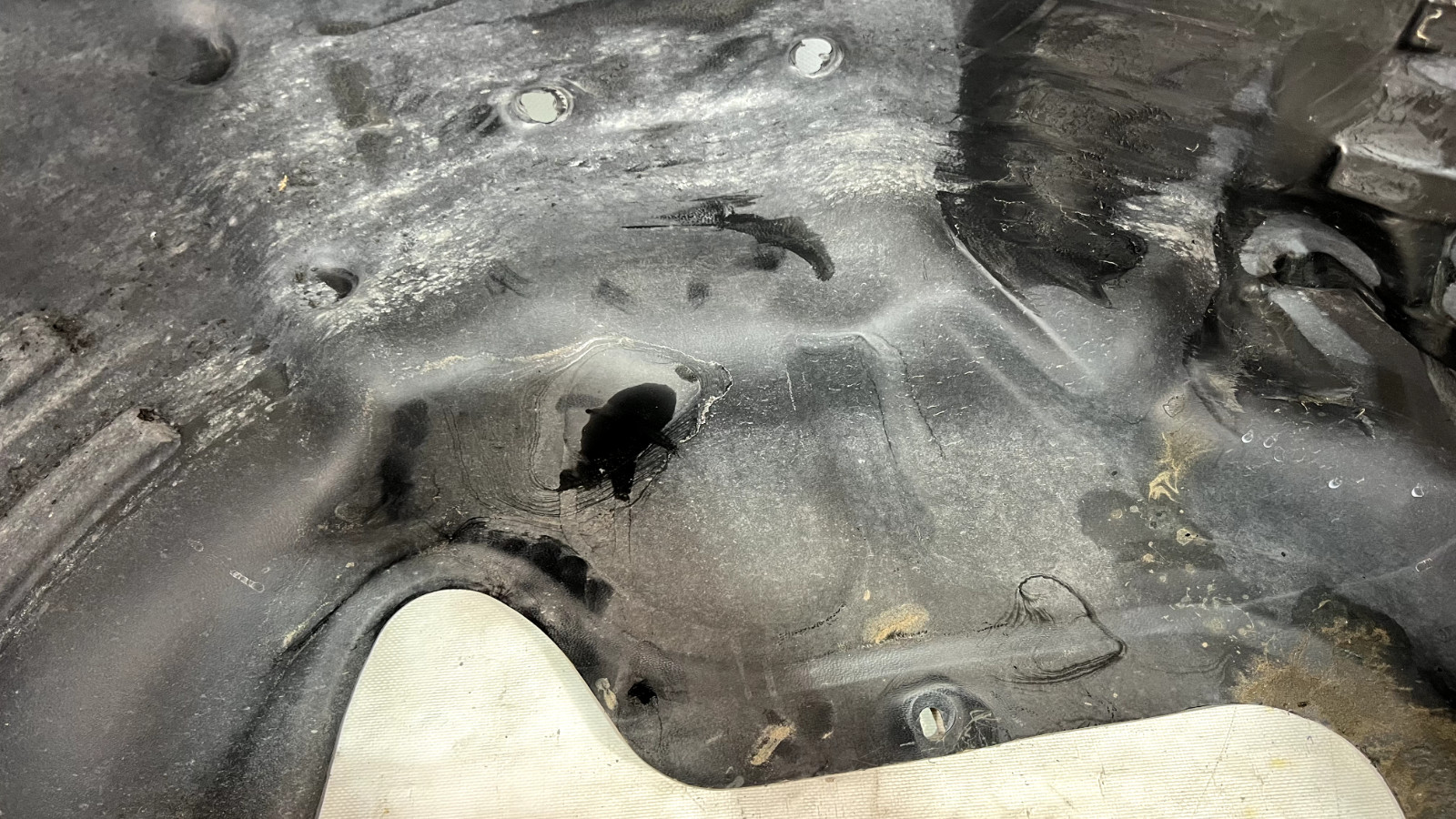 ASTON MARTIN V8 VANTAGE REAR RIGHT QUARTER WHEELHOUSE LINER SHIELD OEM 2011✔️