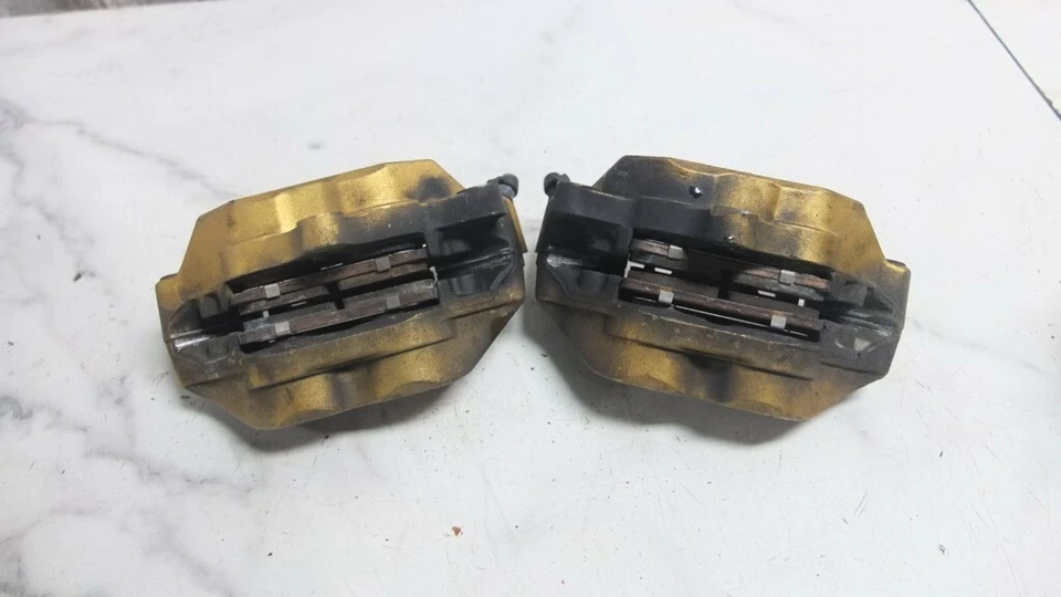 Pinças de freio dianteiras Honda CBR 954 900 CBR900 CBR954 RR - Imagem 3 de 4