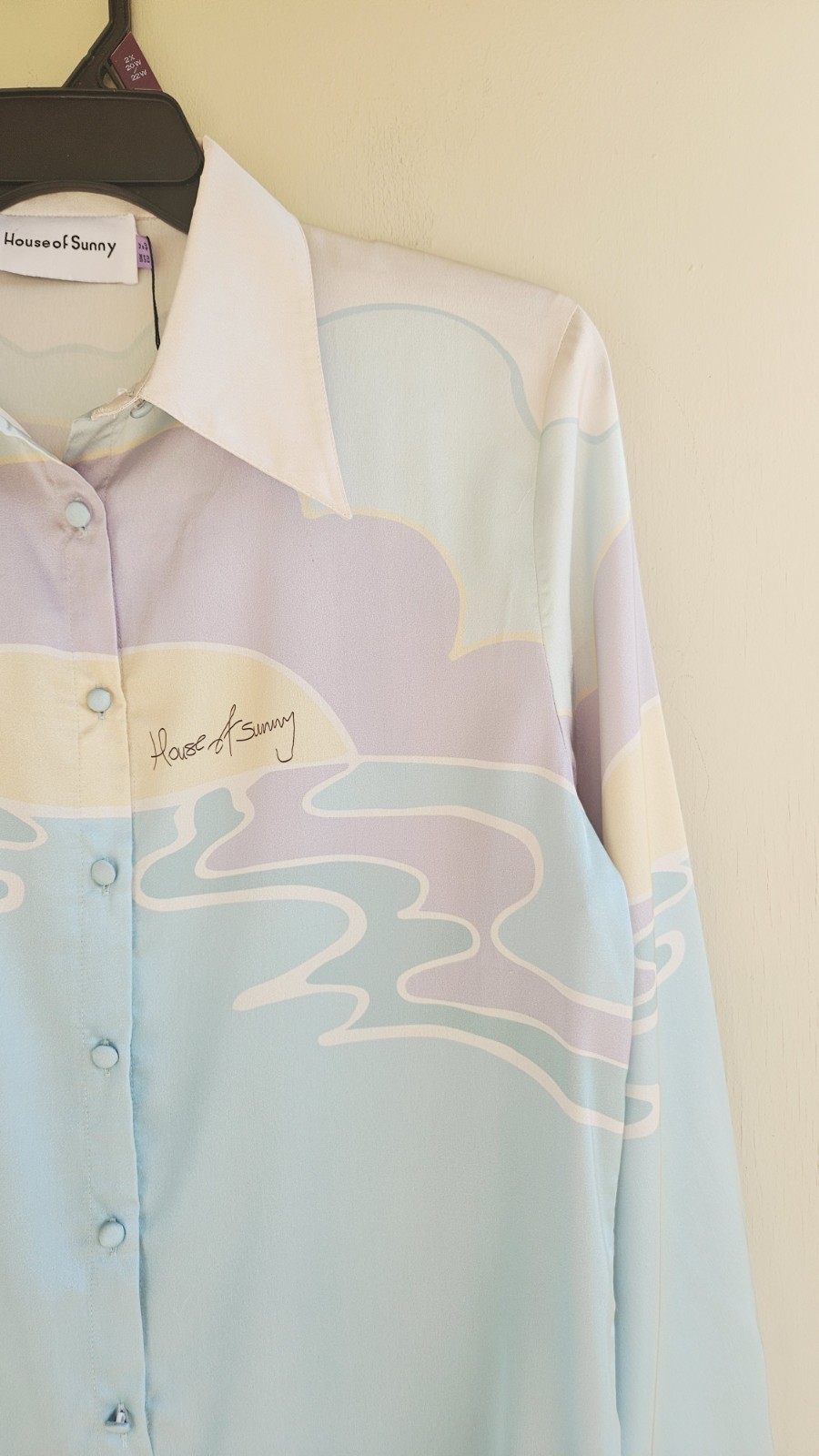 House of Sunny Daytripper Satin Graphic Button Front Shirt Top 8 ( Medium ) NEW 