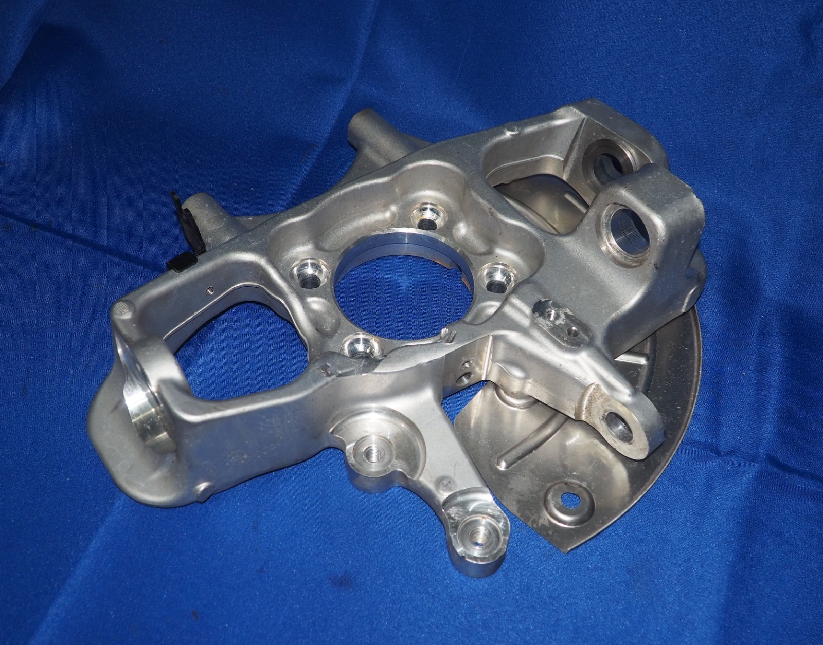 2022-2026 Maserati MC20 MCPura left Rear Spindle Knuckle W/O Hub 1500 Miles OEM