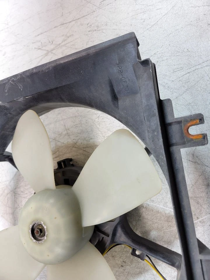 Mazda Protege o Protege5 2002 2003 transmisión automática radiador ventilador montaje ZL0415025C Foto 3 de 4