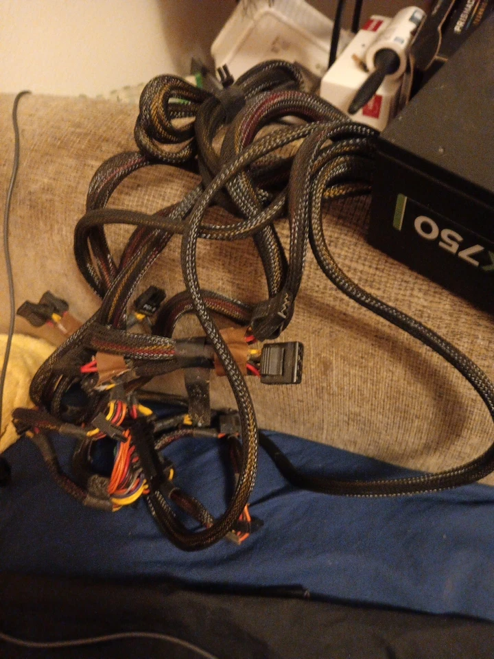 Fuente de alimentación Corsair CX750 750W PSU CP-9020015 modelo #75-001447 usada Foto 4 de 4