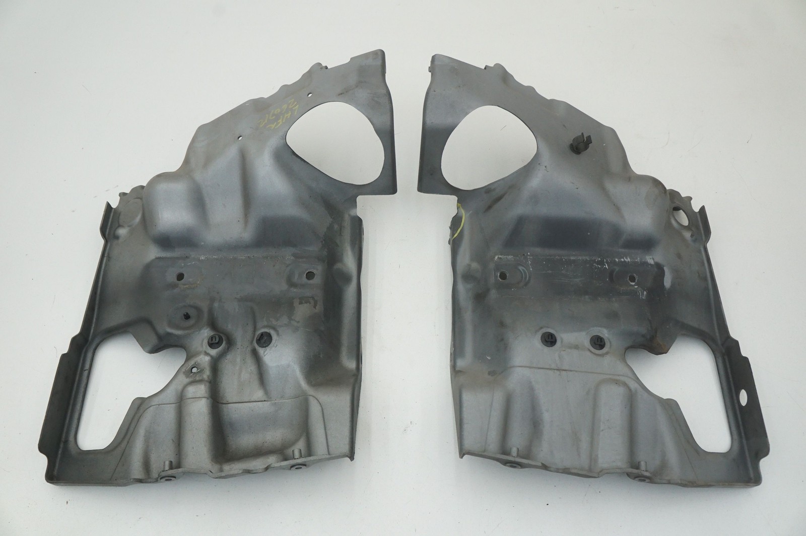 Set Front Left Right Bracket OEM 6G33-F01991-A Aston Martin V8 Vantage 08 *Note*