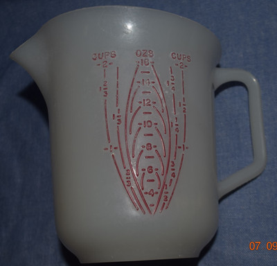 Vintage Tupperware 2 Cup 16 Oz Measuring Cup Pitcher 134 Raised Red Lettering