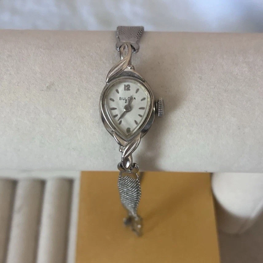 Vintage Bulova Womens Watch 13mm 10K RGP Oval Dial Stretch Band Manual Wind Vintage Bulova Womens Watch 13mm 10K Rolled Gold Plated  main image 3