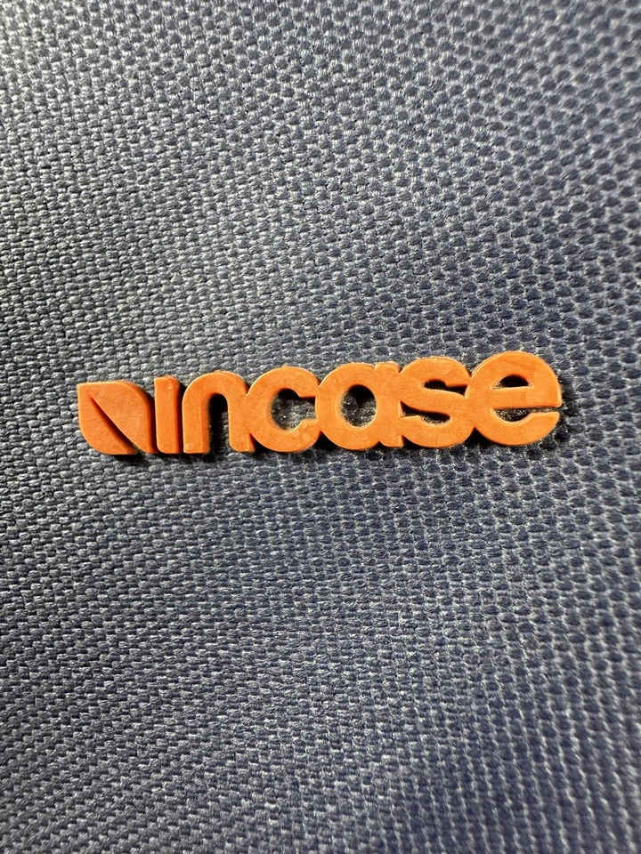 Funda clásica para portátil Incase MacBook Pro azul/naranja Foto 4 de 4