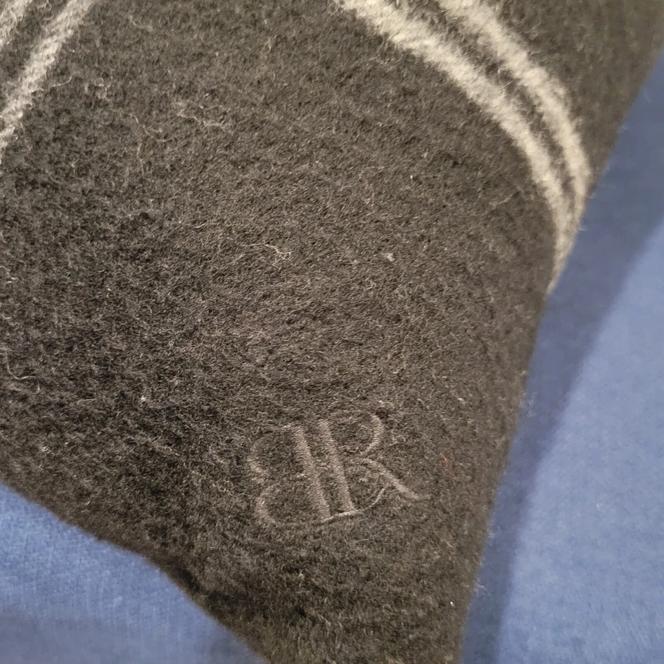 Banana Republic Home - Travesseiro xadrez de lã preto e branco - 20 × 20 polegadas - Novo - Imagem 3 de 4