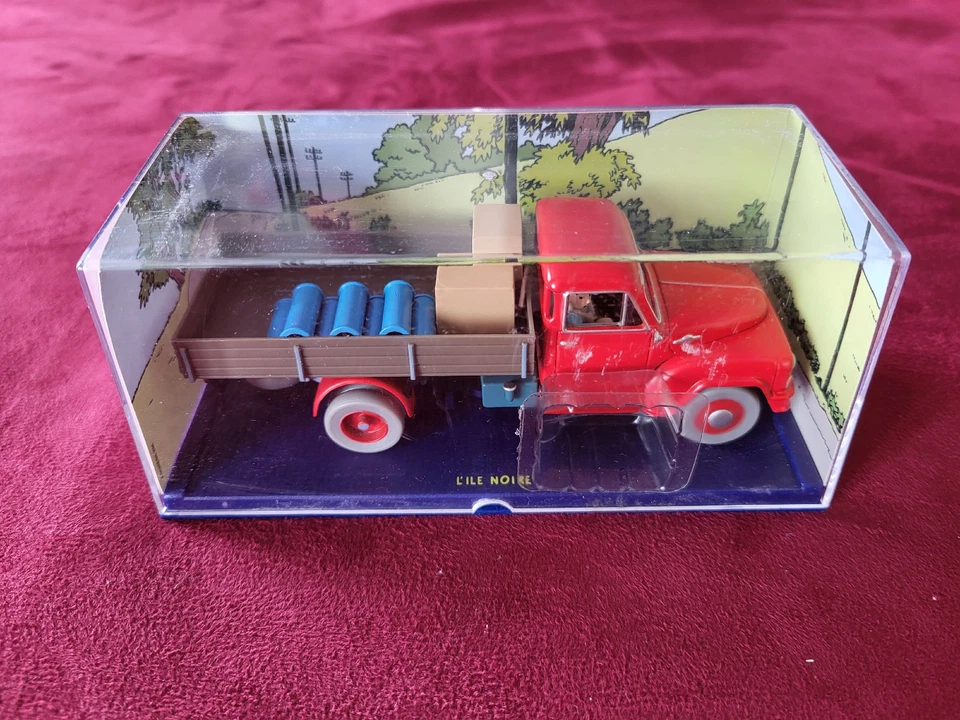 TINTIN en VOITURE - L'ILE NOIRE - LE CAMION ROUGE 1/43 - HERGE BD - Photo 3/3