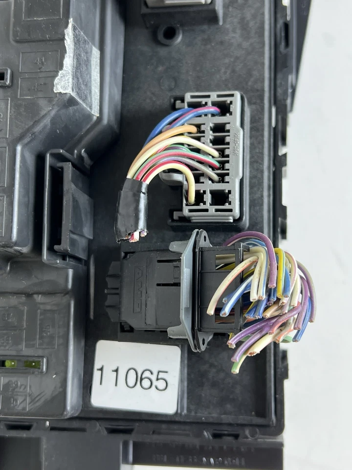 2010 FORD EDGE MULTIFUNCTION FUSE RELAY JUNCTION CABIN BOX AT4T15604BC OEM - Image 3 of 4
