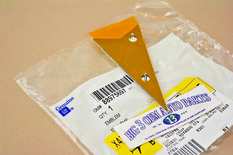 2009 2010 Pontiac Vibe задний подъемный борт V-гребень эмблема новый OEM 88975697 - Изображение 4 из 4