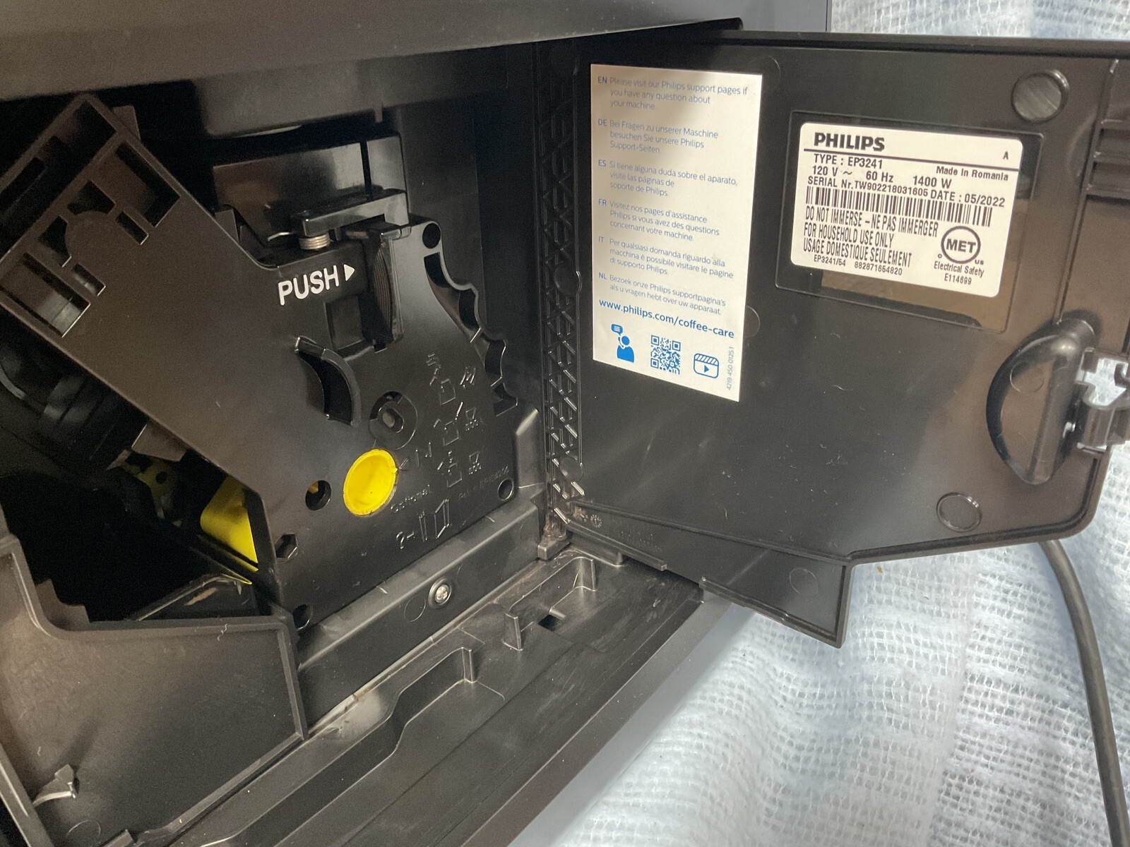 Philips 3200 LatteGo SuperAutomatic Espresso Machine, Black EP3241