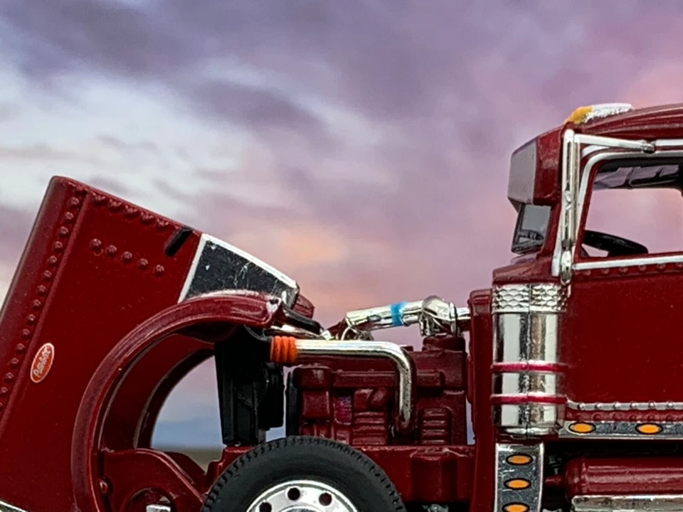 1/64 DCP BURGUNDY 389 PETERBILT W/ 63" FLAT TOP SLEEPER - Image 4 of 4