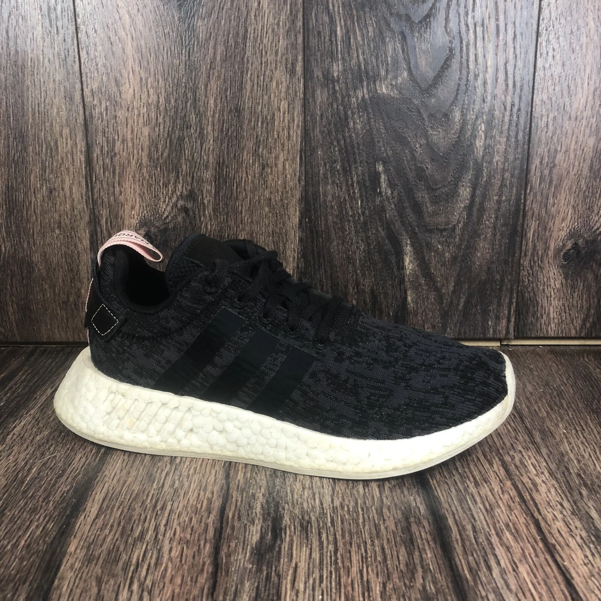 Adidas originals nmd hotsell r2 trainers in black