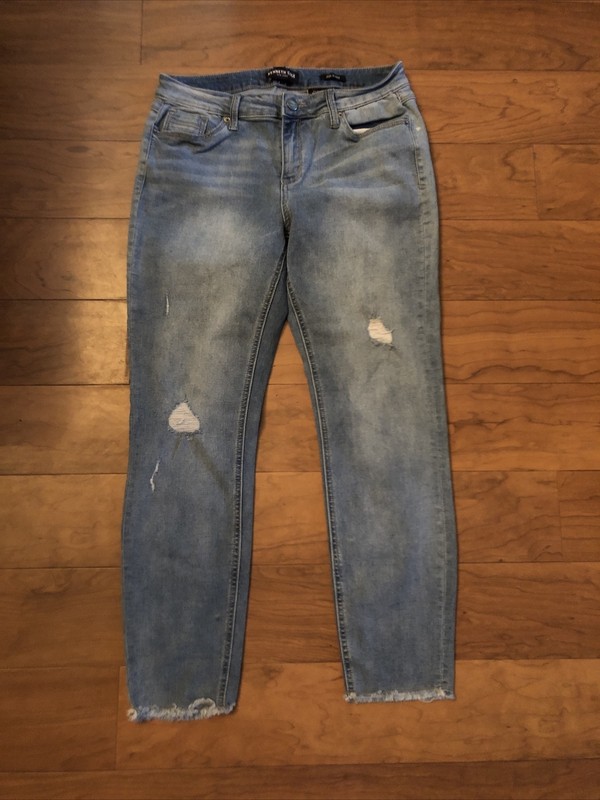 KENNETH COLE Women's Jess Skinny Jeans Color- Lt Denim Wash Distressed Size 8