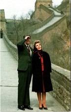 1984, President RONALD REAGAN & Nancy and the GREAT WALL OF CHINA Postcard