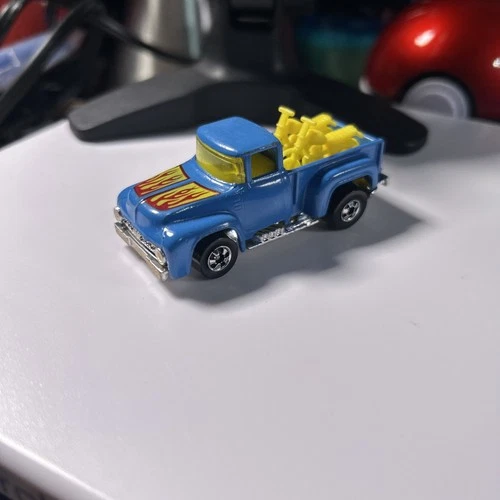 Vintage 1973 Hot Wheels '56 Hi-Tail Hauler 1:64 Pickup Truck /2 motorcycles NICE