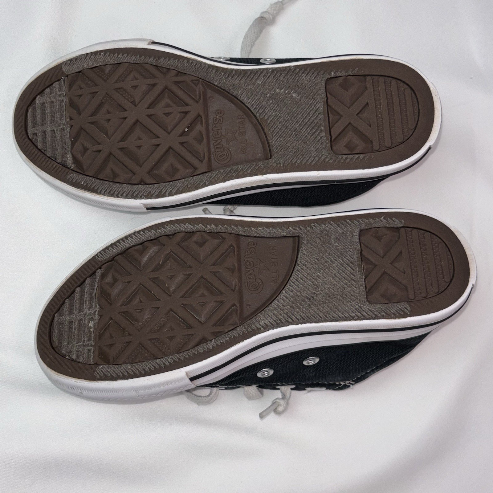 Converse Youth Chuck Taylor All Star Sneakers Youth Side Y1 US Pre Owned Good thumbnail 3