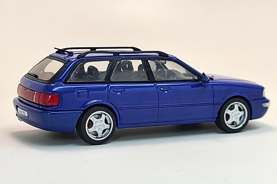 Audi RS2 Avant Solido escala 1:43 | Azul | S4310101 - Imagem 2 de 2