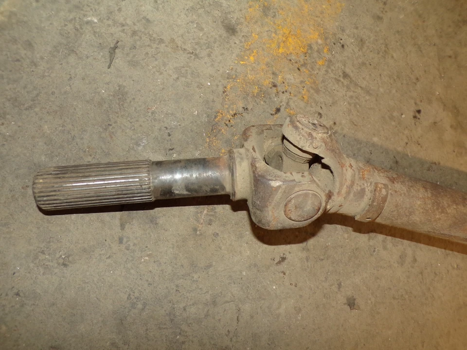 Chevy Silverado 2500 3500 2002-2010 montaje de eje de transmisión delantero automático Foto 2 de 4