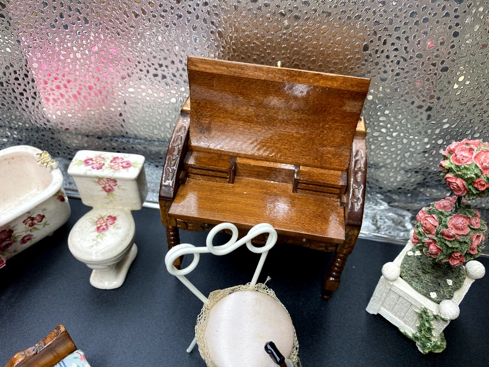 MUEBLES CASA MUÑECAS MADERA, METAL, PORCELANA - CAMAS, ESCRITORIOS, MESAS Y SILLAS ETC. Foto 2 de 4