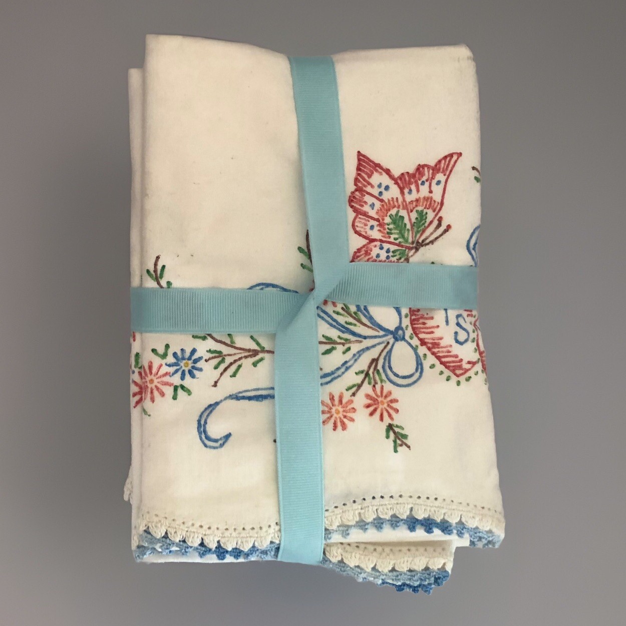 Vtg Handmade Liquid Embroidery  Butterfly And Daisy Pillowcases His And Hers